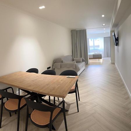 Triple A - Near Ermou Shopping Street - Family Hospitality - Free Parking! Atenas Exterior foto