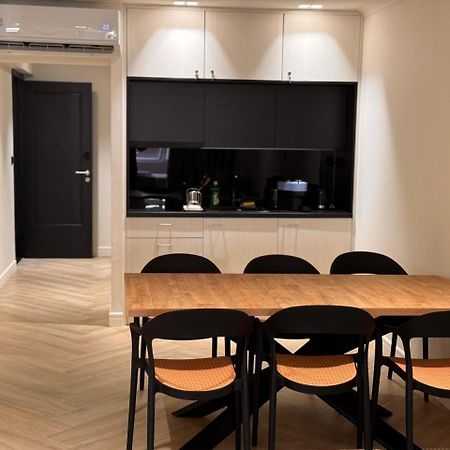 Triple A - Near Ermou Shopping Street - Family Hospitality - Free Parking! Atenas Exterior foto