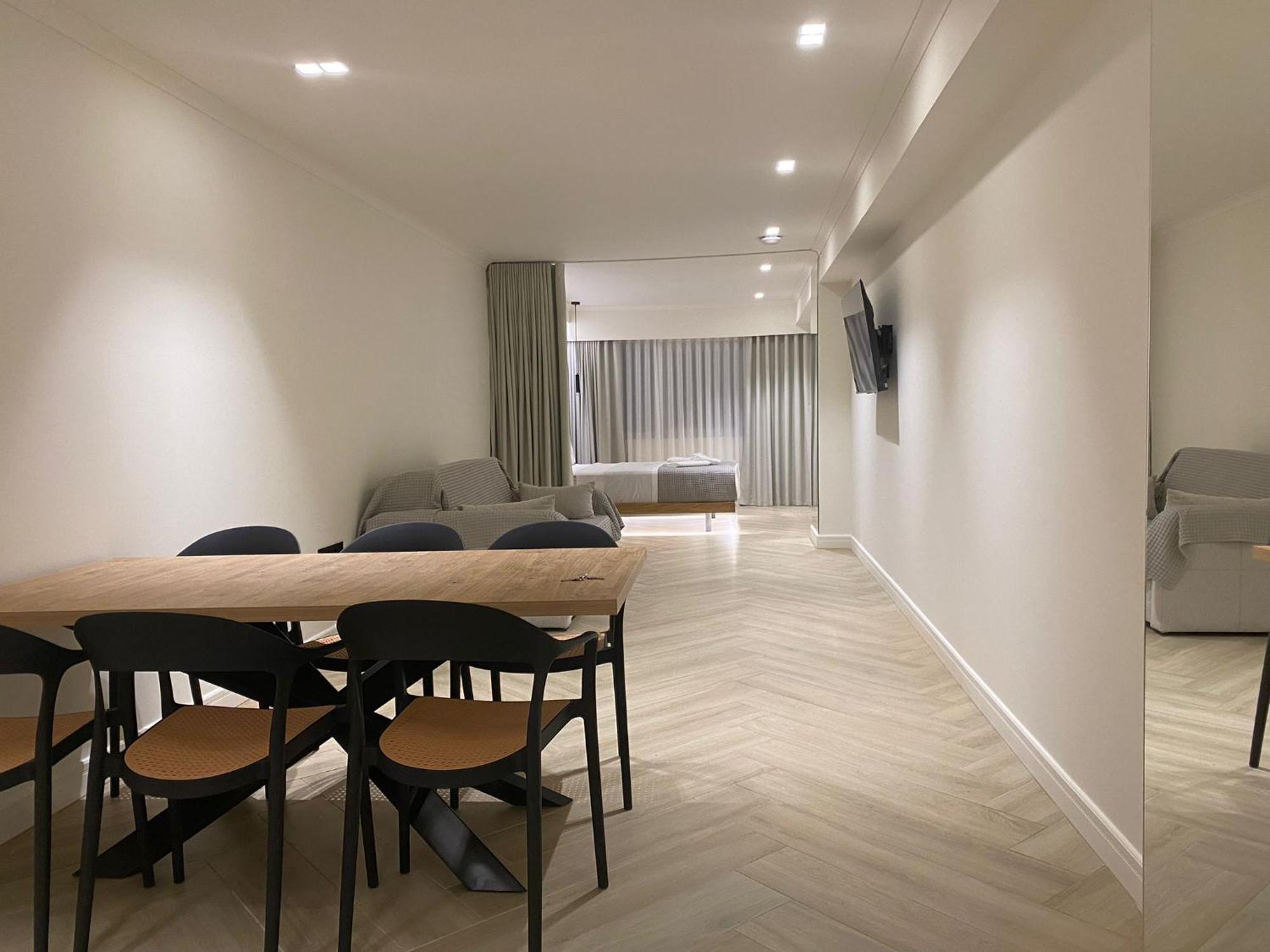 Triple A - Near Ermou Shopping Street - Family Hospitality - Free Parking! Atenas Exterior foto