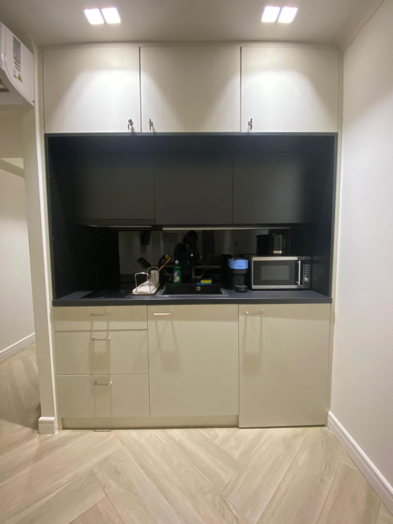 Triple A - Near Ermou Shopping Street - Family Hospitality - Free Parking! Atenas Exterior foto