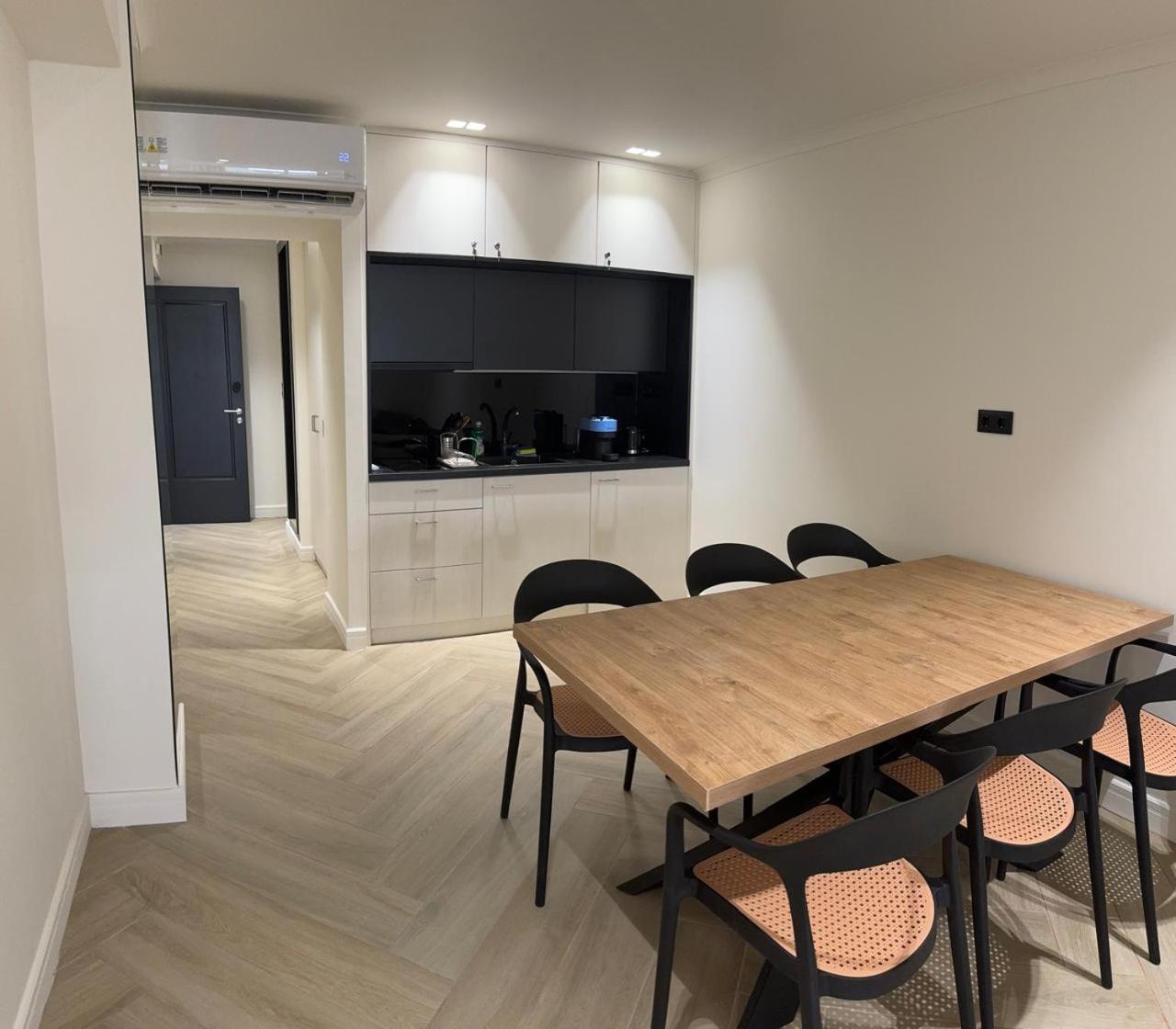 Triple A - Near Ermou Shopping Street - Family Hospitality - Free Parking! Atenas Exterior foto