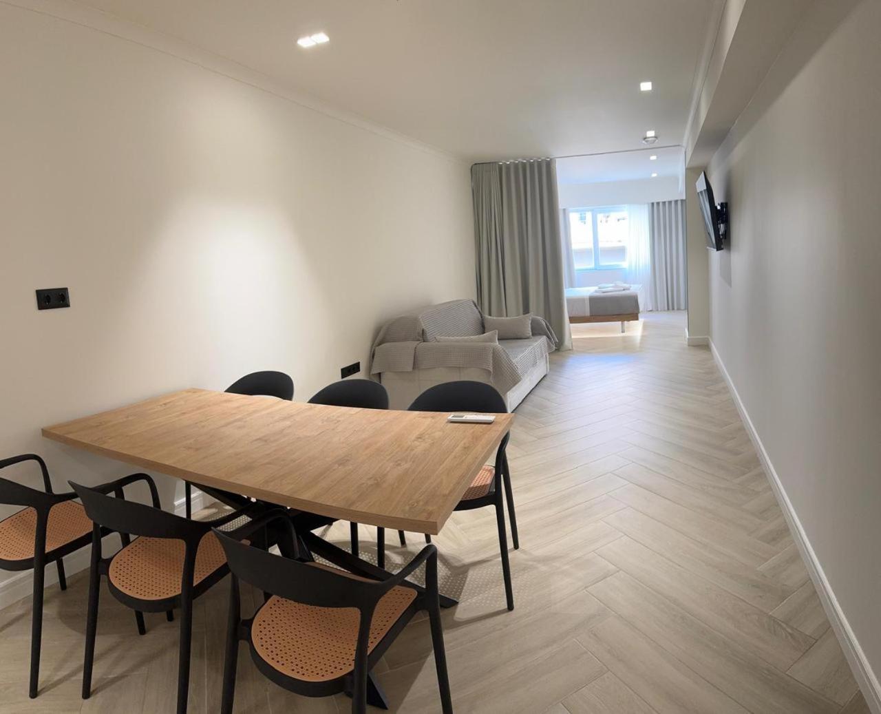 Triple A - Near Ermou Shopping Street - Family Hospitality - Free Parking! Atenas Exterior foto