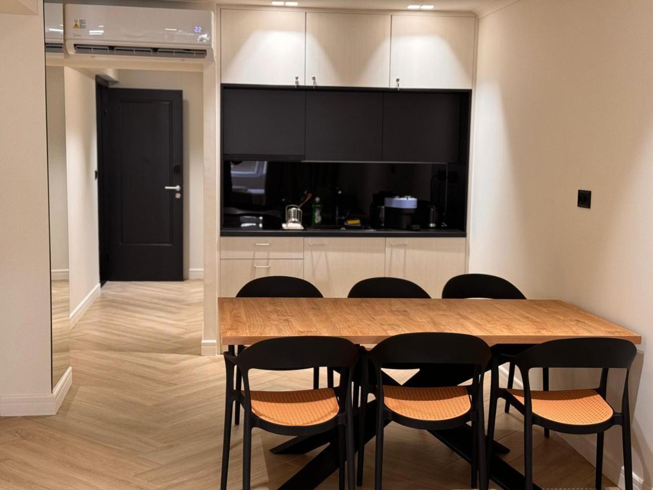 Triple A - Near Ermou Shopping Street - Family Hospitality - Free Parking! Atenas Exterior foto