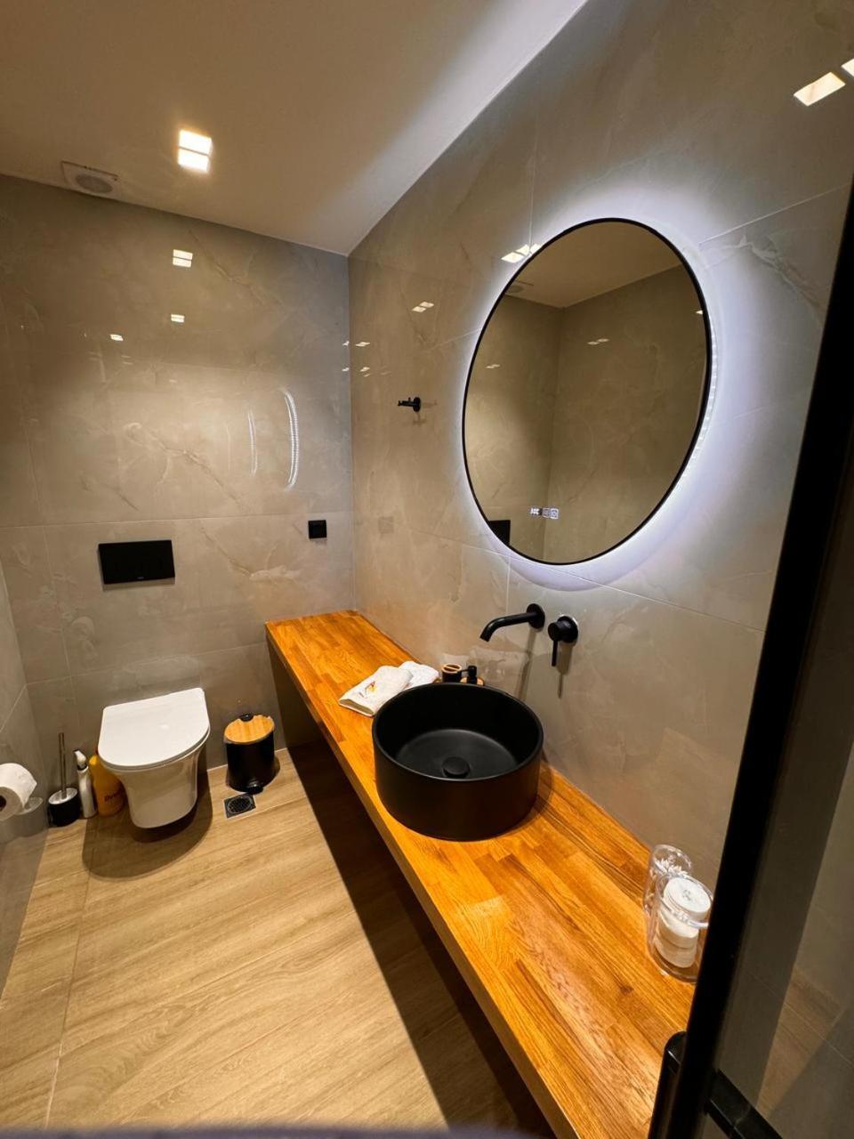 Triple A - Near Ermou Shopping Street - Family Hospitality - Free Parking! Atenas Exterior foto